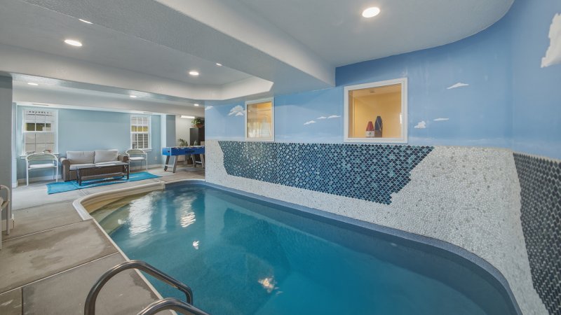 Forever Summer – Indoor Pool