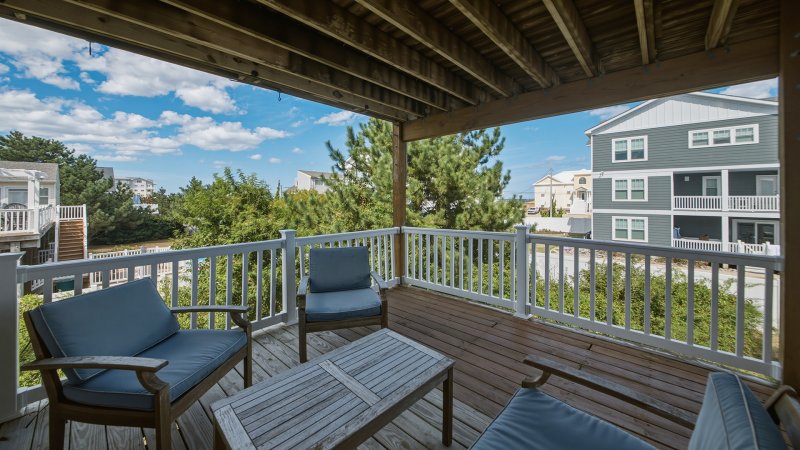 Forever Summer – Covered Deck