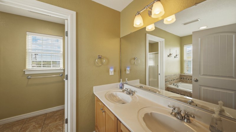 Forever Summer – Private Bath for BR1