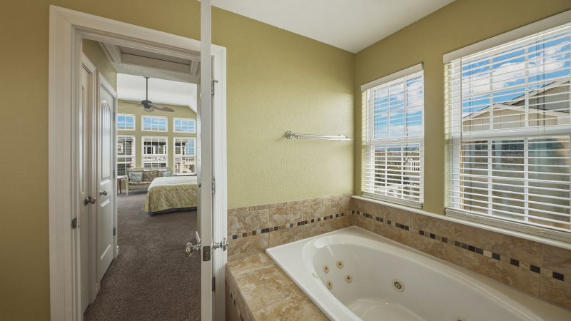 Forever Summer – Private Bath for BR1