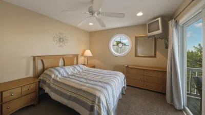 Forever Summer – Bedroom 3
