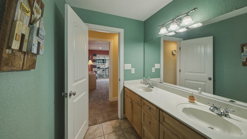 Forever Summer – Common Bath for 2nd Floor