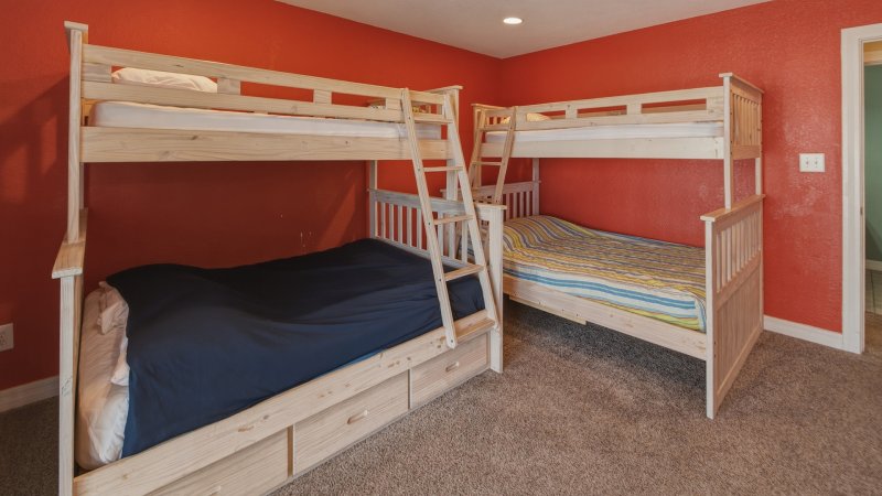 Forever Summer – Bedroom 5