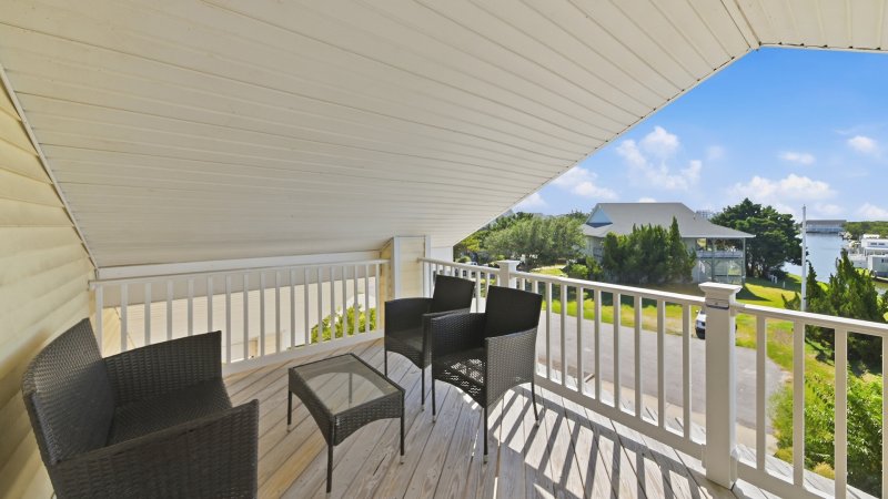 No Comparison Bayside – Covered Deck