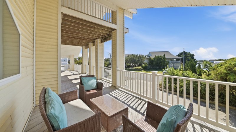 No Comparison Bayside – Covered Deck