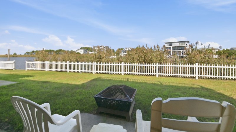 No Comparison Bayside – Firepit