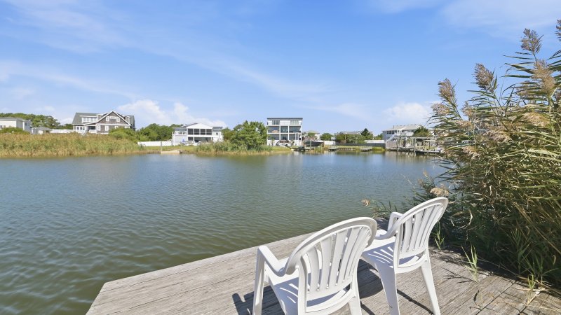 No Comparison Bayside – Dock