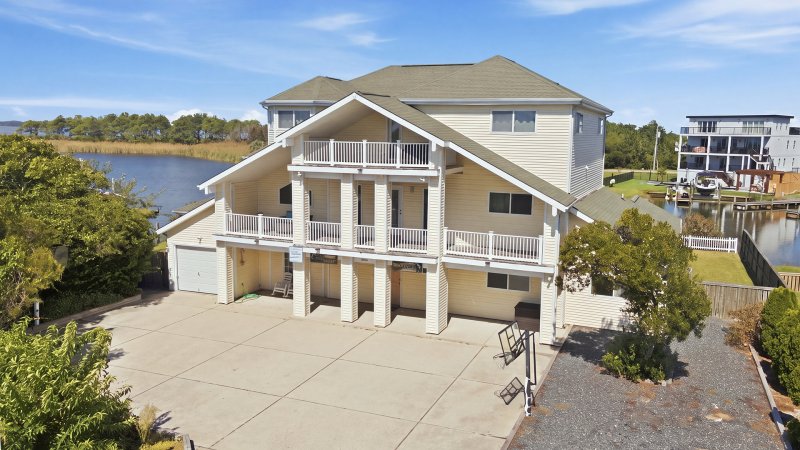 No Comparison Bayside – Exterior