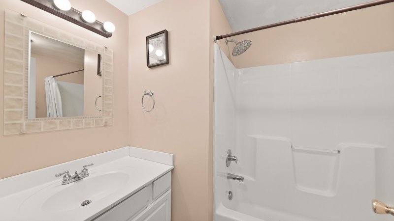 No Comparison Bayside – Common Bath for 1st Floor