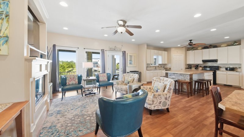 No Comparison Bayside – Living Room