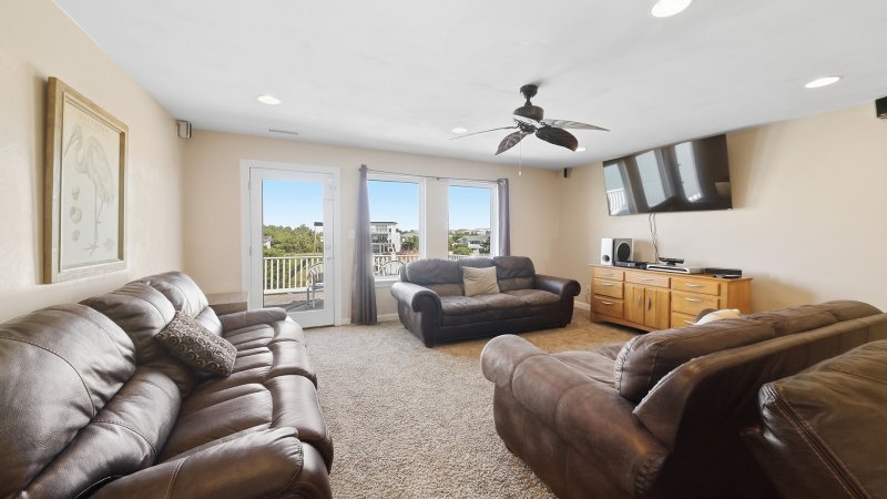 No Comparison Bayside – Family Room