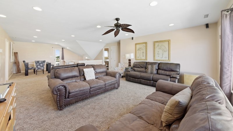 No Comparison Bayside – Family Room