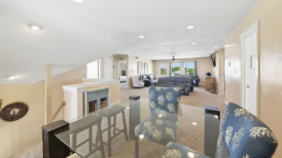 No Comparison Bayside – 3rd Floor Sitting Area