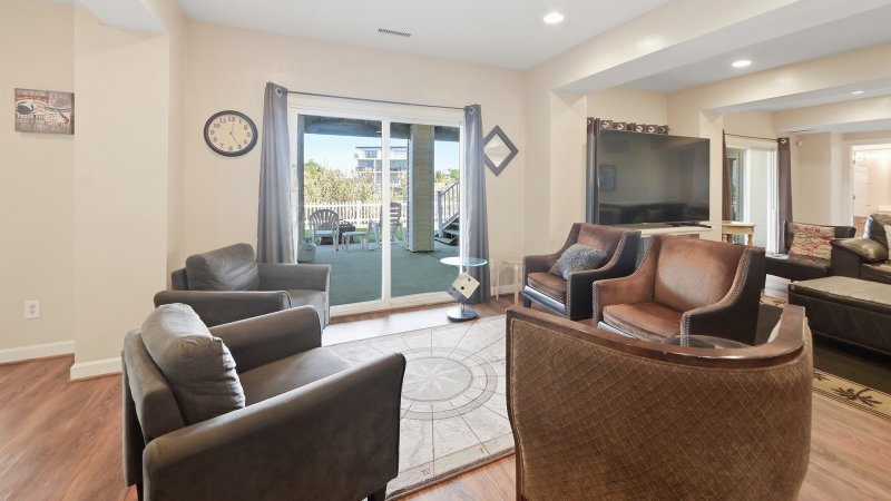 No Comparison Bayside – 1st Floor Sitting Area