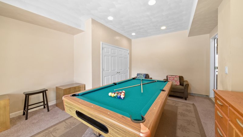 No Comparison Bayside – Pool Table