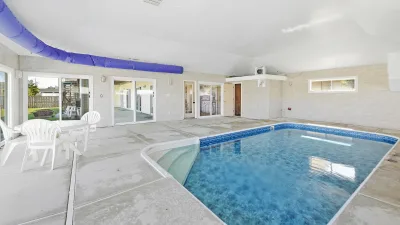 No Comparison Bayside – Indoor Pool