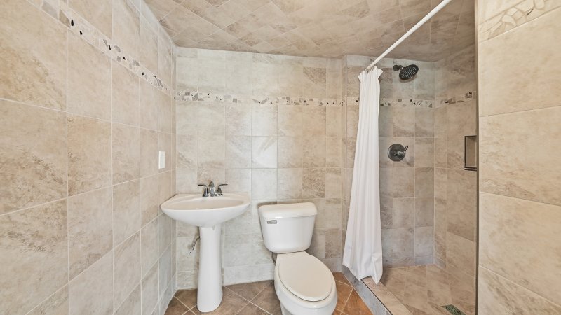 No Comparison Bayside – Pool Bathroom