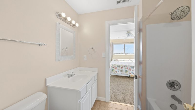 No Comparison Bayside – Common Bath for BR3 and BR4