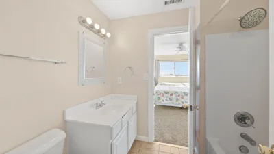 No Comparison Bayside – Common Bath for BR3 and BR4