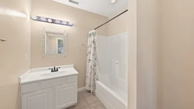 No Comparison Bayside – Private Bath for BR7