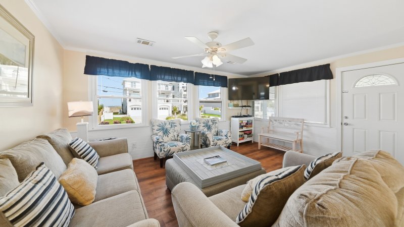 Salty Kisses – Living Room