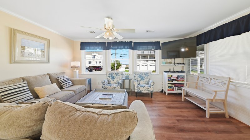 Salty Kisses – Living Room