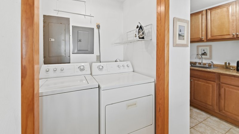 Salty Kisses – Laundry Area