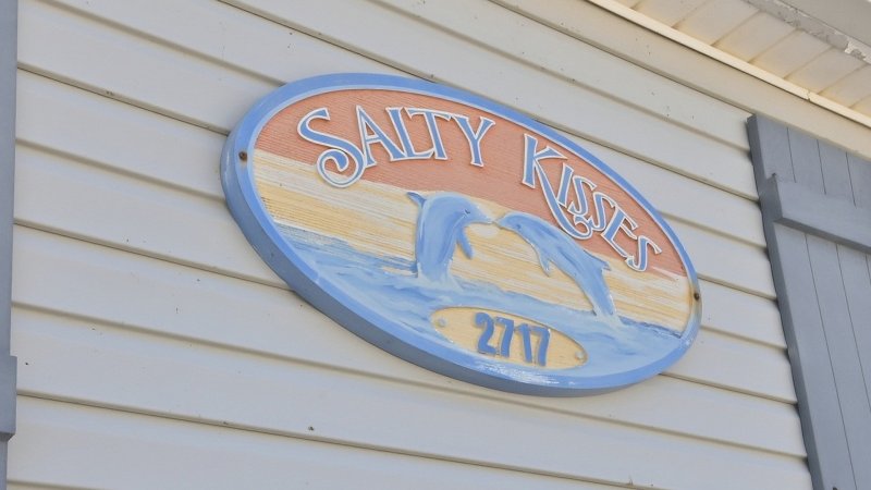Salty Kisses – Sign