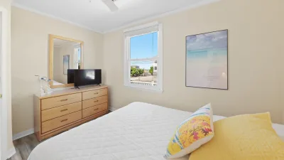 Salty Kisses – Bedroom 2