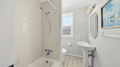 Salty Kisses – Common Bath for 2nd Floor