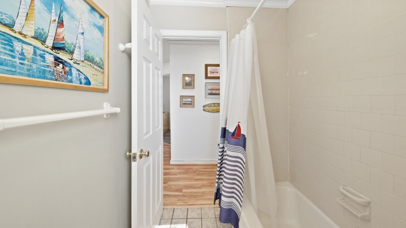 Salty Kisses – Common Bath for 2nd Floor