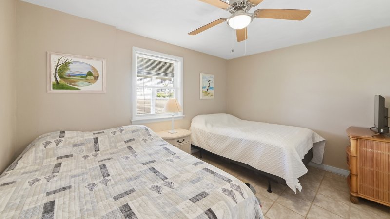 Salty Kisses – Bedroom 5