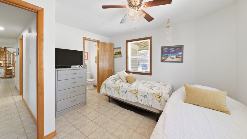 Salty Kisses – Bedroom 6