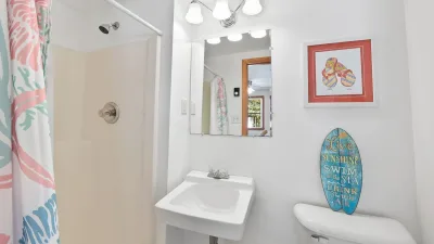 Salty Kisses – Private Bath for BR6