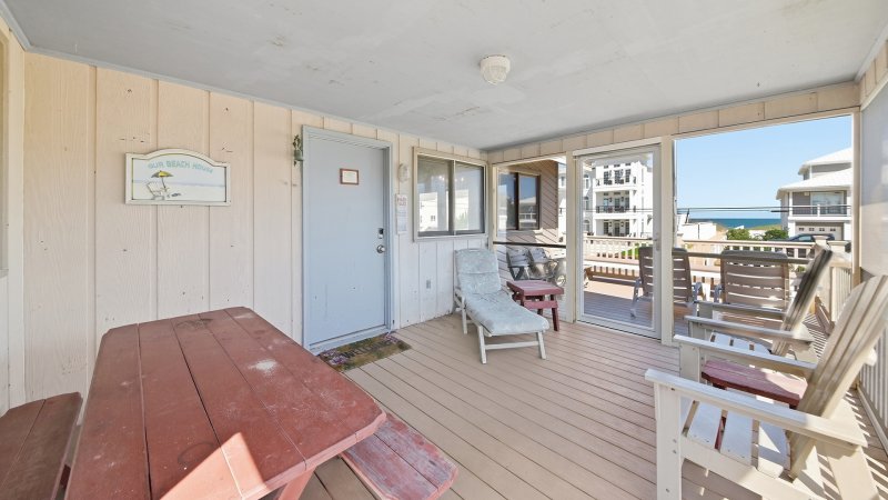 Therapy – Screened Deck