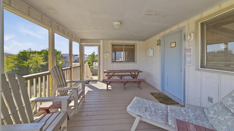 Therapy – Screened Deck
