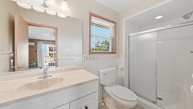 Therapy – Private Bath for BR1