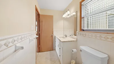 Therapy – Private Bath for BR1
