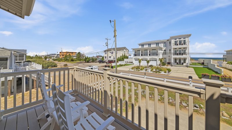 Therapy – Private Deck for BR1