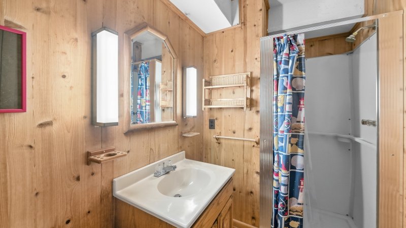 Therapy – Private Bath for BR7