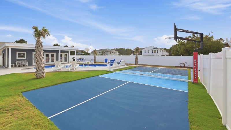 Moon Glow – Pickleball and Basketball Court