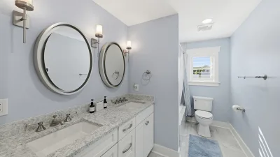 Moon Glow – Private Bath for BR1