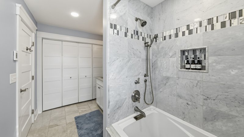 Moon Glow – Private Bath for BR1