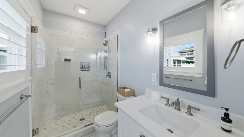 Moon Glow – Private Bath for BR5