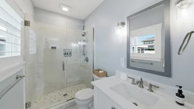 Moon Glow – Private Bath for BR5