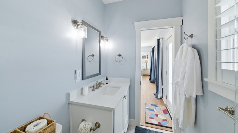 Moon Glow – Private Bath for BR5