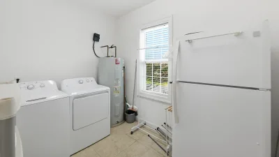 SeaEsta – Laundry Room