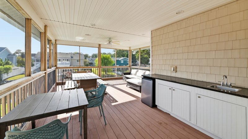 SeaEsta – Screened Deck