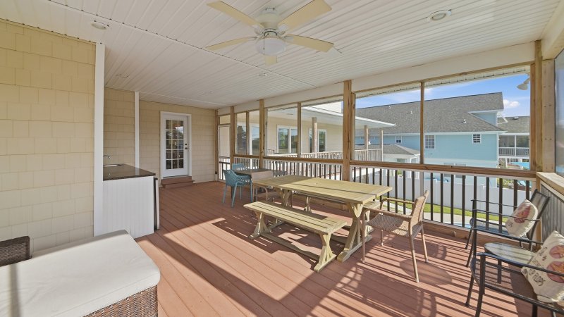 SeaEsta – Screened Deck