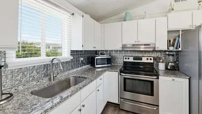 Munchkin's Place – Kitchen